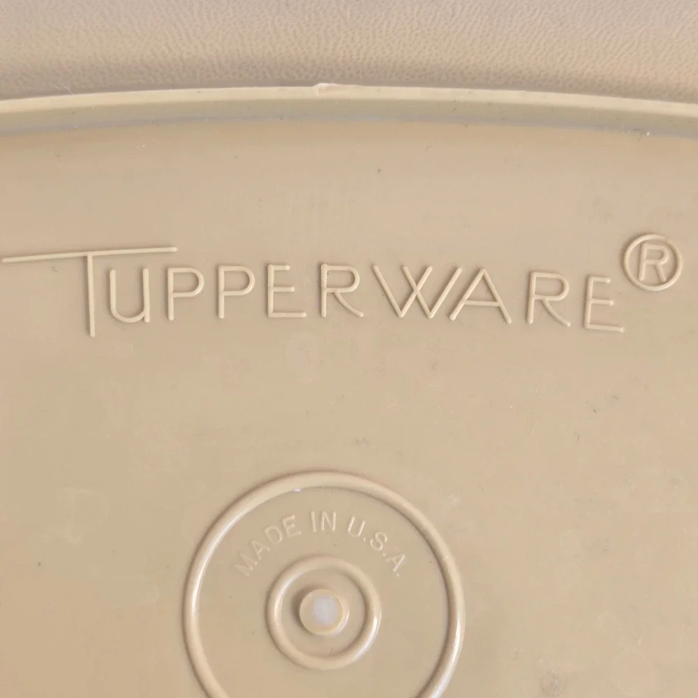 Vintage Tupperware Ultra 21 Roasting Pan Oval Casserole Dish w/ Lid Yellow 12in